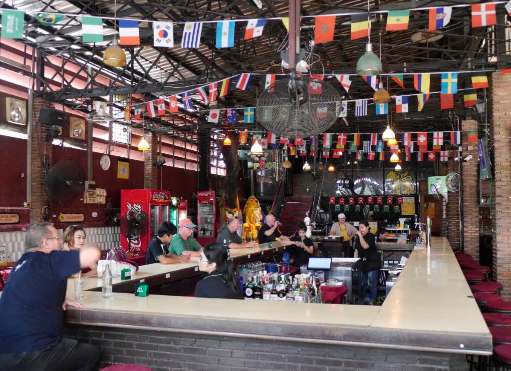 Biergarten BKK Suk Soi 7 b.JPG