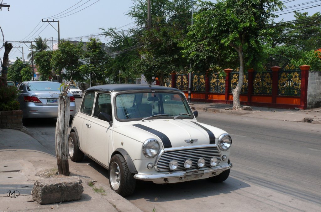 Adulyadet Rd. 02.JPG