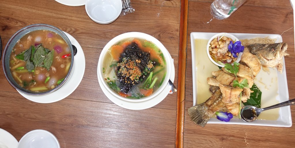 Lhomg pa cafe 10.JPG