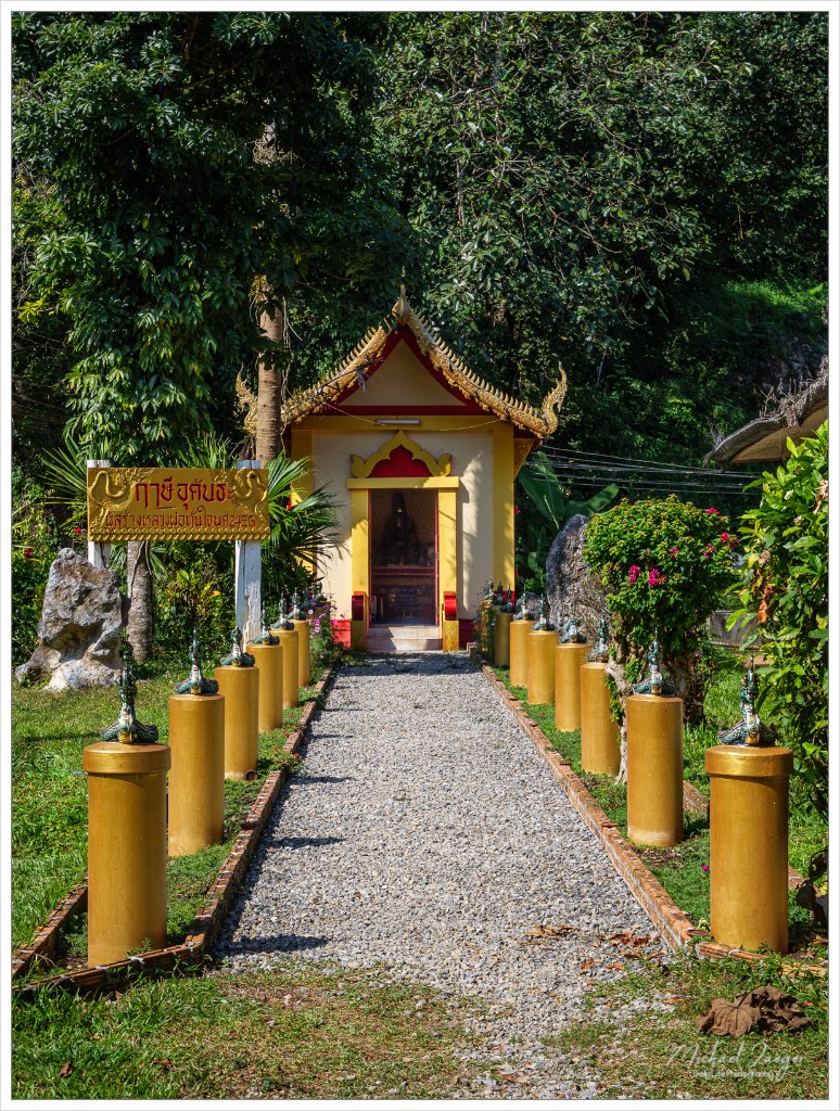 Wat-Tham-Chiang-Dao-part2-3.jpg