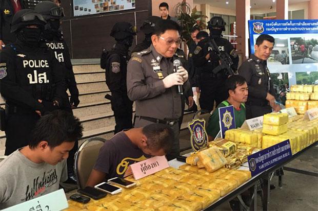 Three of four suspects arrested for drug trafficking in Nakhon Pathom and Nakhon Ratchasima provinces, along with packages of speed pills and crystal methamphetamine, shown at a media briefing at the office of the Narcotics Suppression Bureau in Bangkok on Wednesday. The fourth suspect is a 17 year-old.(Photo taken from www.Thaidrugpolice.com)