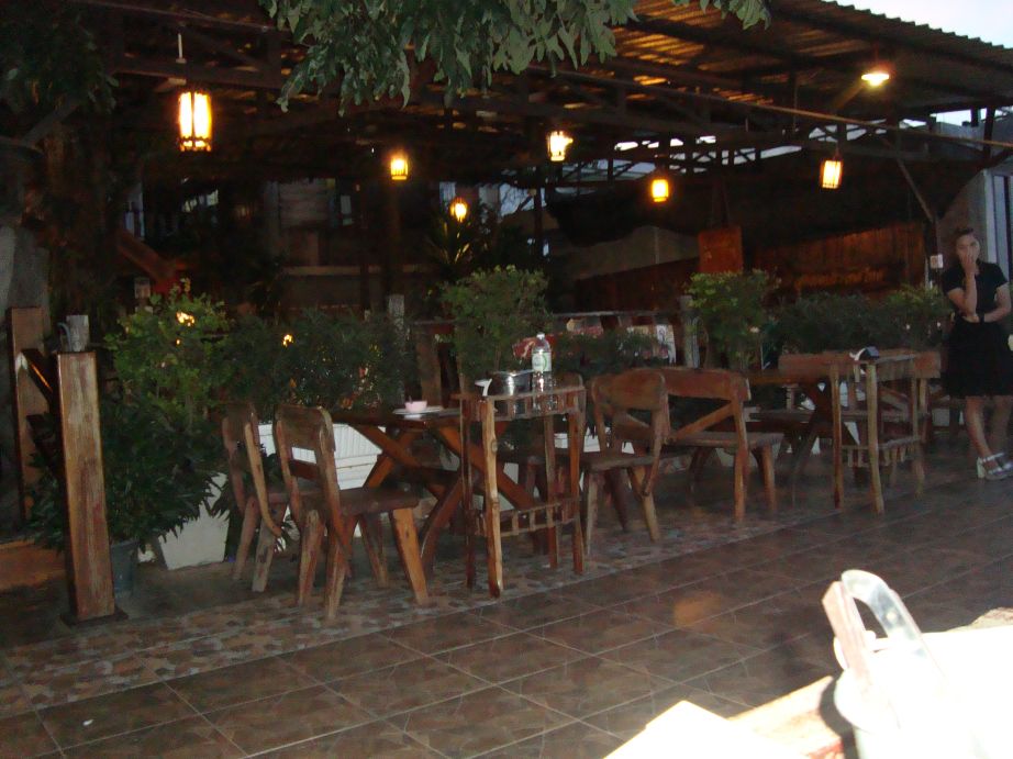 Mukdahan_Restaurant03.jpg